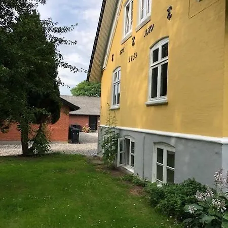 Alleso Gl. Sognefoged Gard Bed & Breakfast Odense