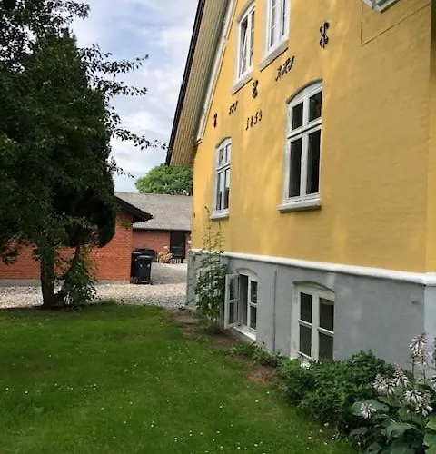 Alleso Gl. Sognefoged Gard Alojamento de Acomodação e Pequeno-almoço Odense